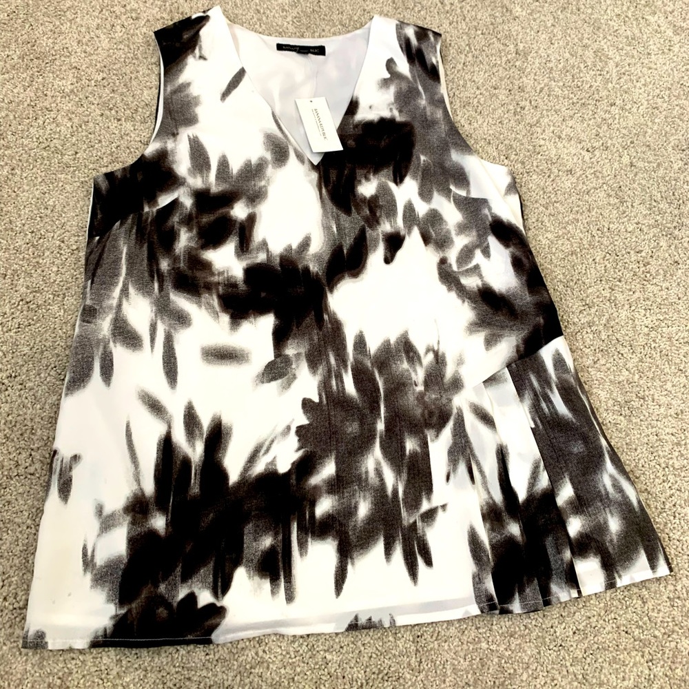 Banana Republic sleeveless V-neck blouse top NWT Small